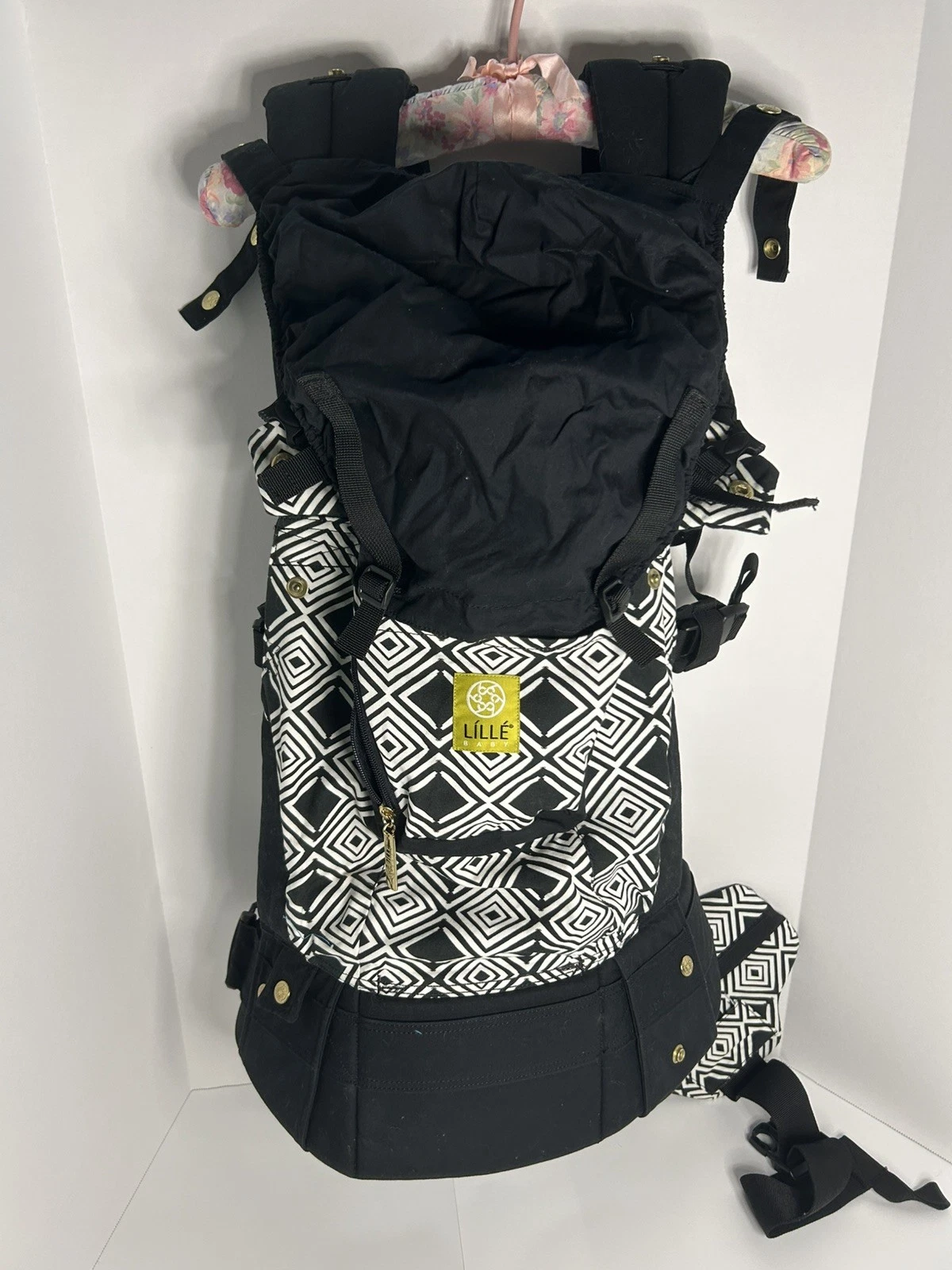Lillebaby Carrier Original 6 In 1 Black with White Chevron Accents Lille Bsby