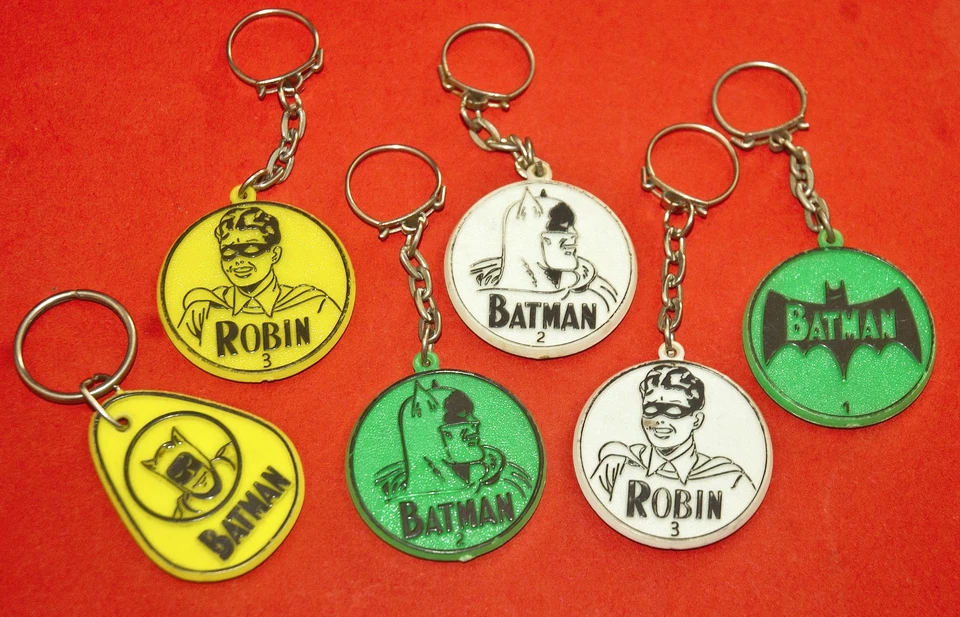 6 alte BATMAN und ROBIN SCHLÜSSELANHÄNGER Plaketten 1966 N.P.P 3 FARBEN DC COMIC