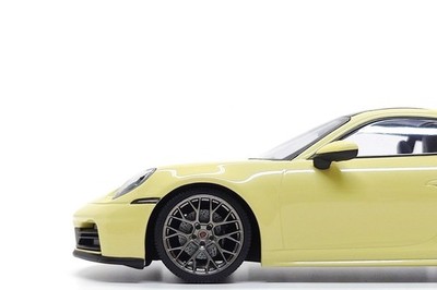 Minichamps 1:18 Porsche 911 Carrera (992.2) in Cartagena Yellow