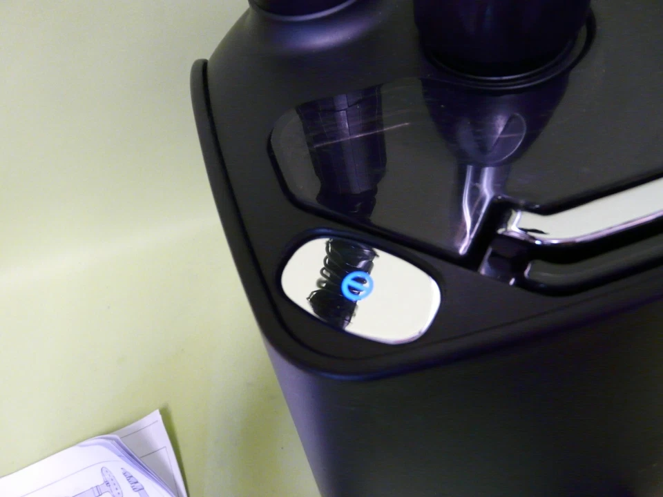 SteamOne H18B Vertikaler Steamer & Dampfglätter mit 1800W Dampf  1,8L Wassertank - Bild 2 von 4