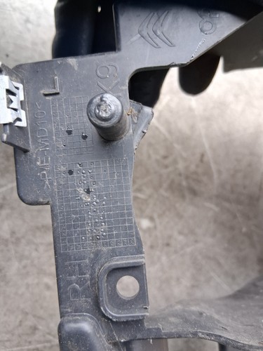 SOPORTE ANTINIEBLA DELANTERO LADO CONDUCTOR CITROEN C4 MK3 2022 OSF 9816770380 - Imagen 4 de 6