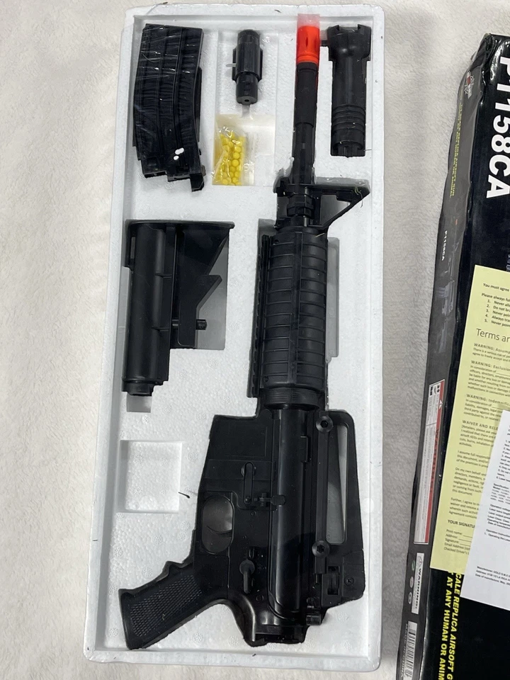 Rifle de airsoft de resorte UKARMS P1158CA M4A1 carabina M4 AR15 AR-15 rifle de asalto Foto 2 de 4