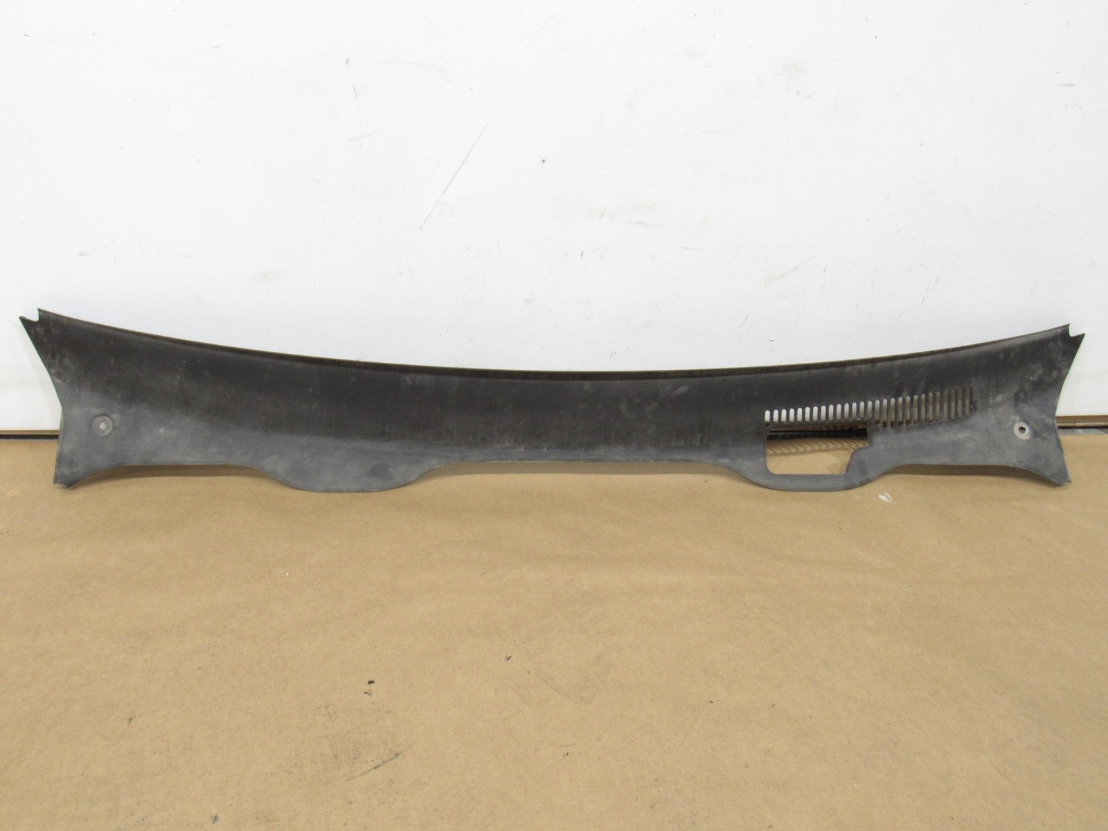 10-20 Bentley Mulsanne 2012 Front Windshield Cowl Grille Cover Trim Panel *