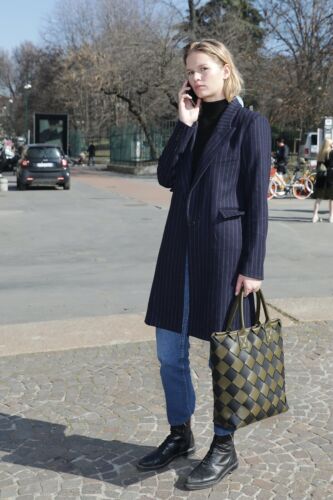BOTTEGA VENETA Maxi Cabat 30 Leather Tote Bag in Mustard Green / Black - Picture 11 of 11