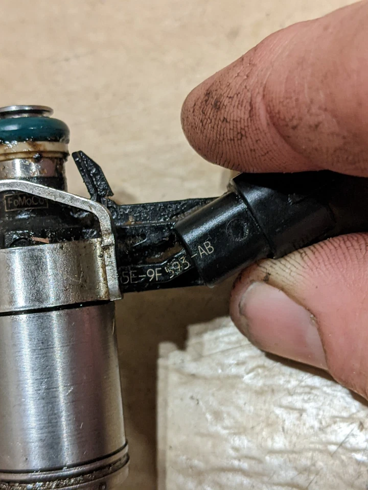 2015 FORD FOCUS ST 2.0 ECOBOOST ТОПЛИВНЫЕ ФОРСУНКИ / 2 ФОРСУНКИ - Изображение 4 из 4