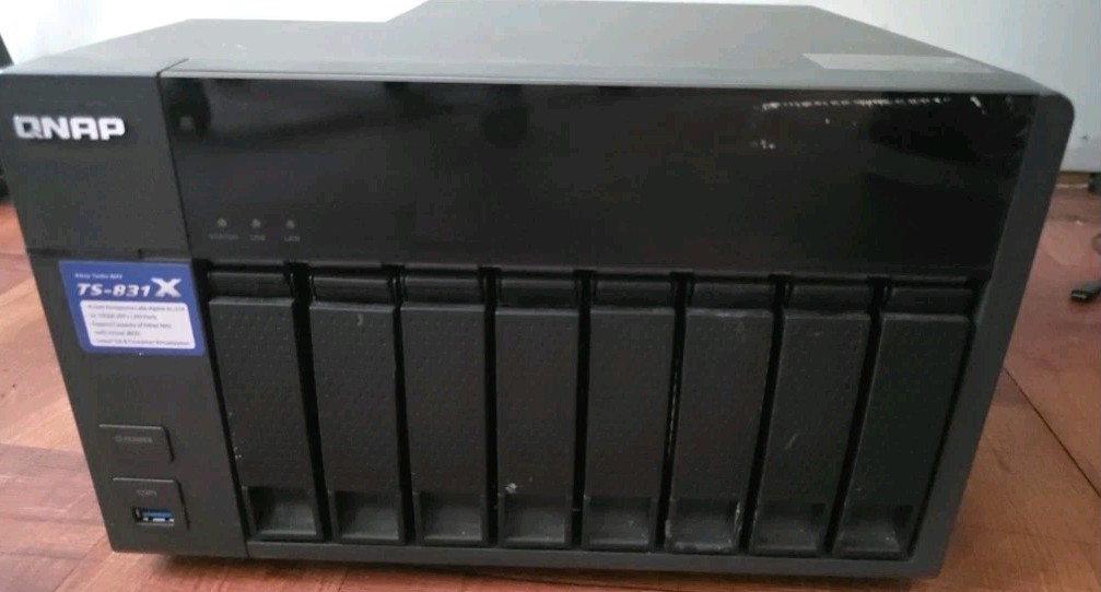 QNAP TS-831X 8 Bay NAS Server 1.7ghz Quad Core 10GbE Case Enclosure NO HDDs Used