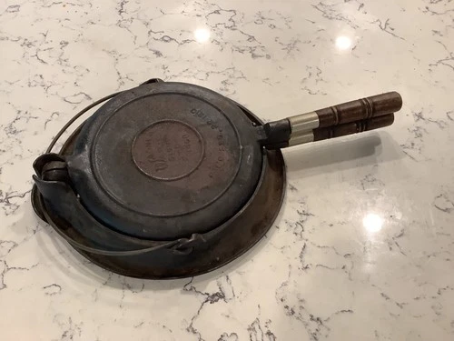 Vtg Wagner Ware Sydney O #1408 Cast Iron Waffle Maker Low Base Pat. Feb. 22 1910