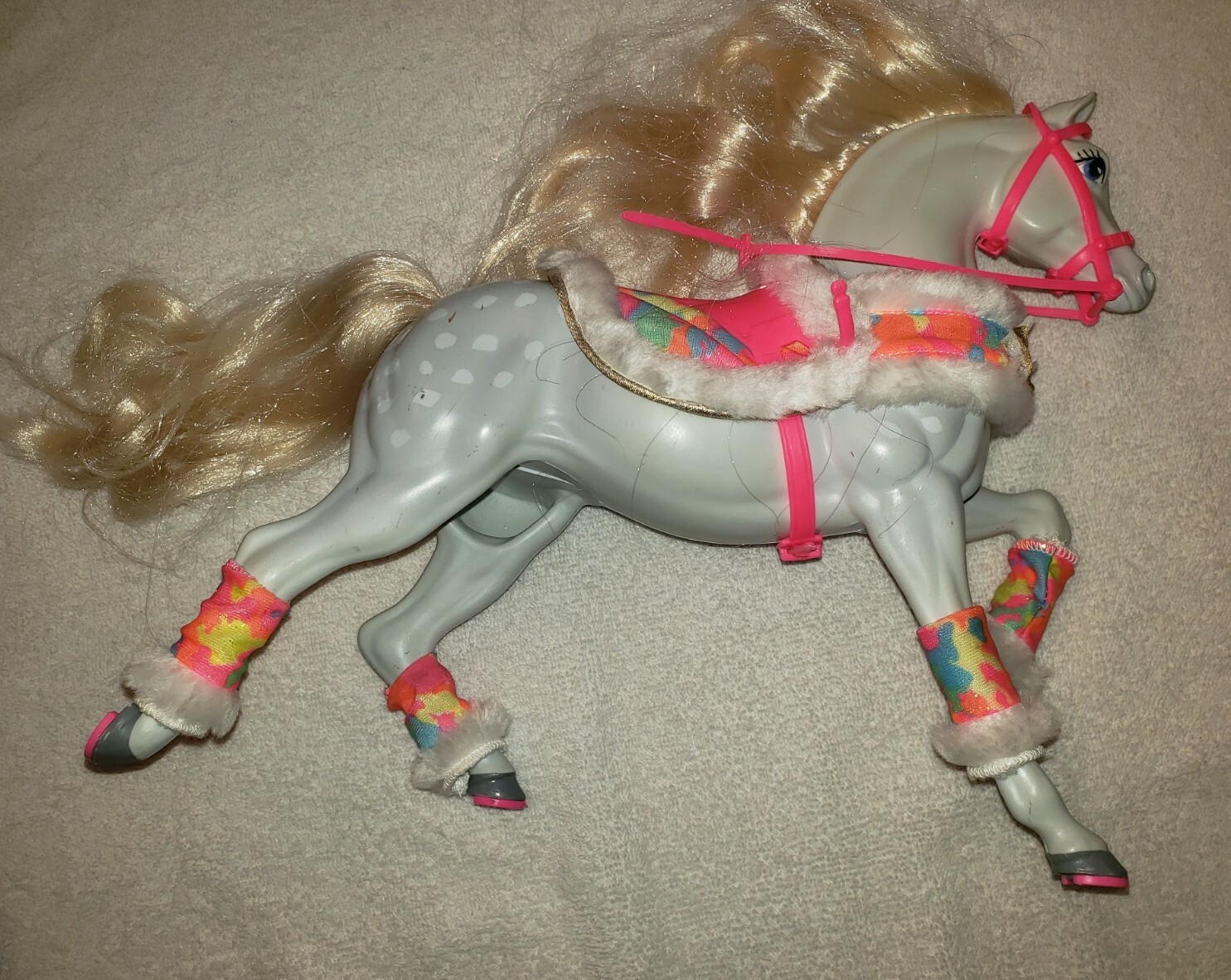 Barbie Cheval jouet avec sons, musique et accessoires, inspiré par