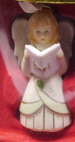 SET OF 4 LENOX PORCELAIN CHRISTMAS MINI ANGEL ORNAMENTS, NEW IN BOX, 2.5 INCHES - Picture 4 of 7