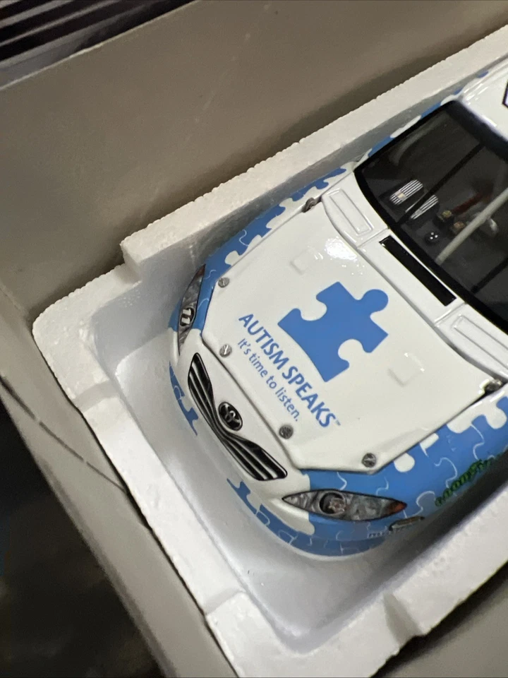 NASCAR Action Car Denny Hamlin Autism Speaks FedEx Office 1:24/601 208 Foto 2 de 4
