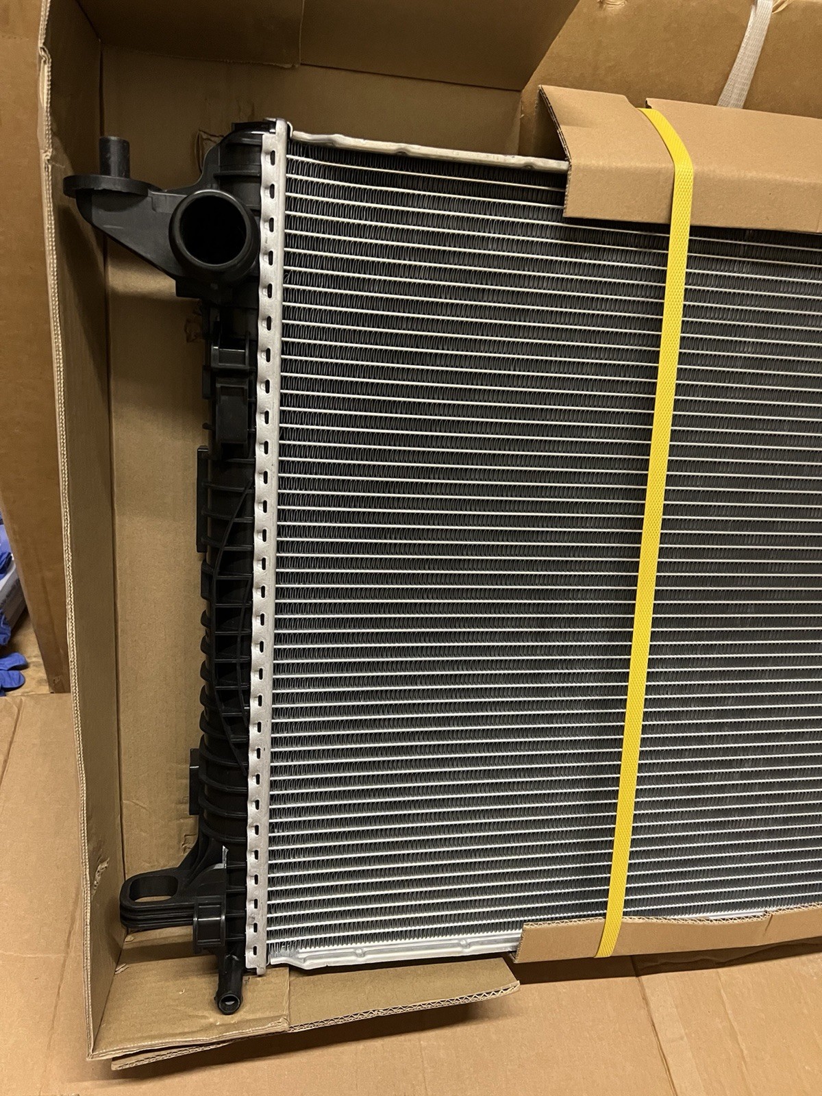 Bentley Bentayga Front Engine Water Coolant Radiator W12 6.0 4M0121251N New