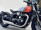2025 Triumph Bonneville Bobber Matte Graphite/Matte Baja Orange