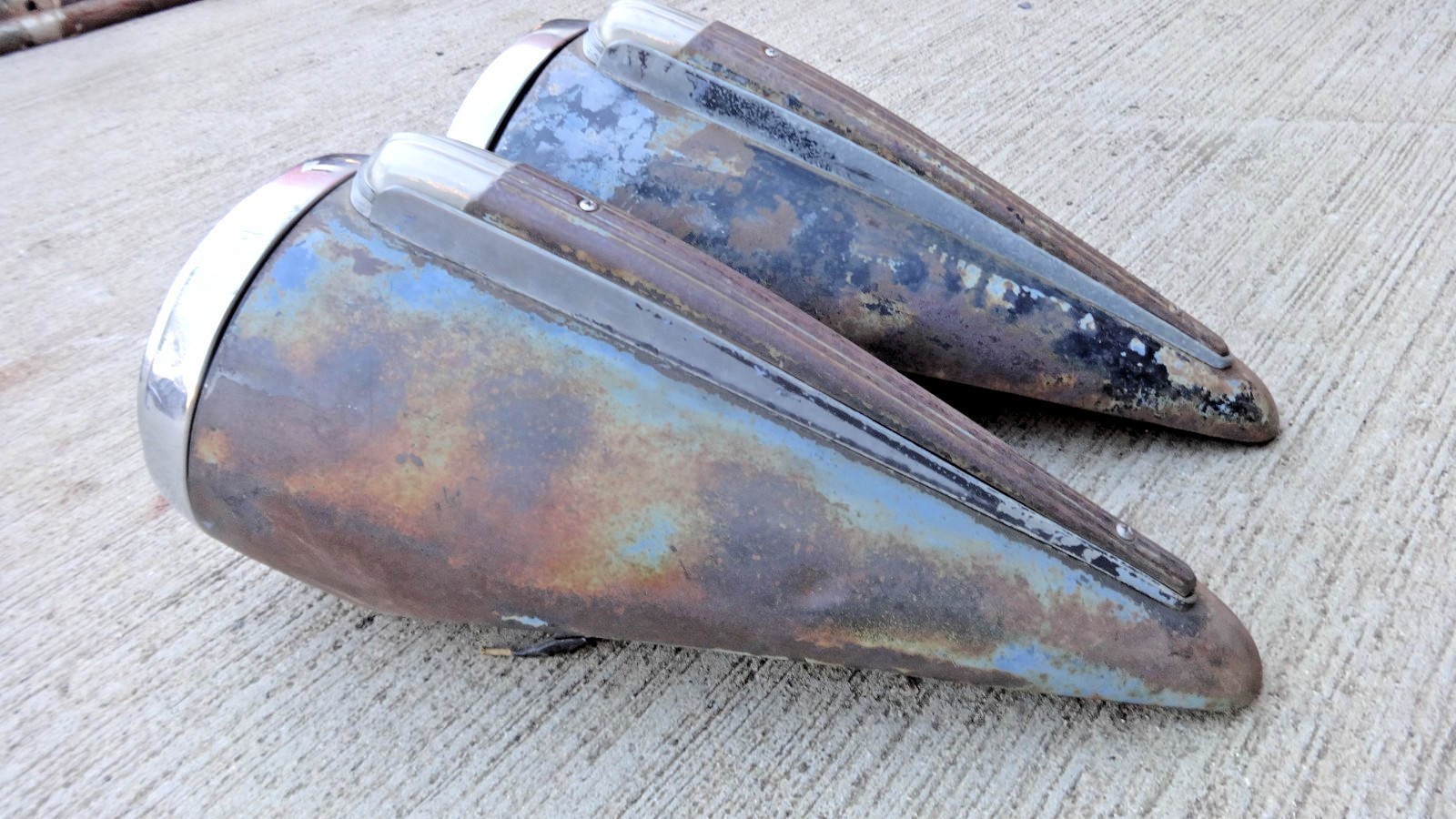 1941 1942 Chevy Truck HEADLIGHT ASSEMBLIES Original GM Guide pair 1946 GMC