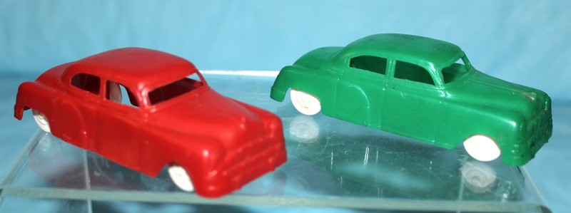 Plasticville O Gauge Plastic Sedans Lot of 2