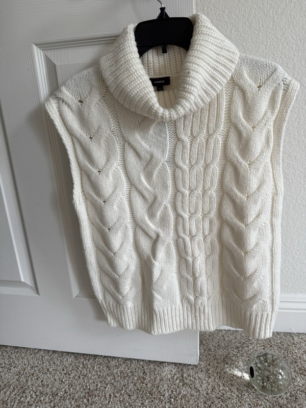 Ivory Cable-Knit Turtleneck Sleeveless Vest Top - Size Small - NWT!