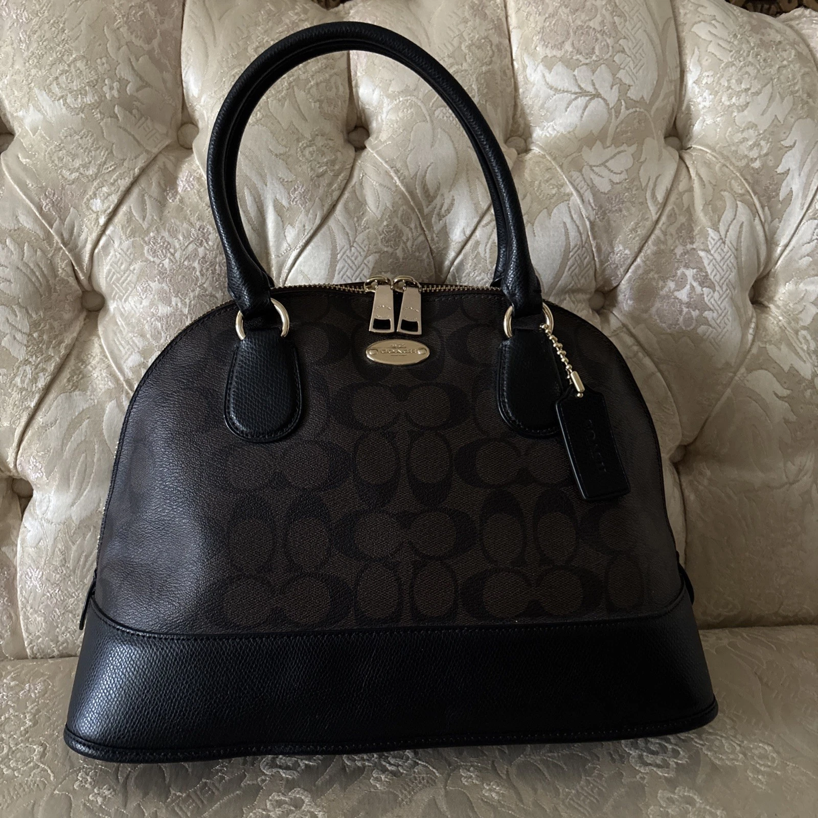 Borsa a tracolla Coach Cora con cupola