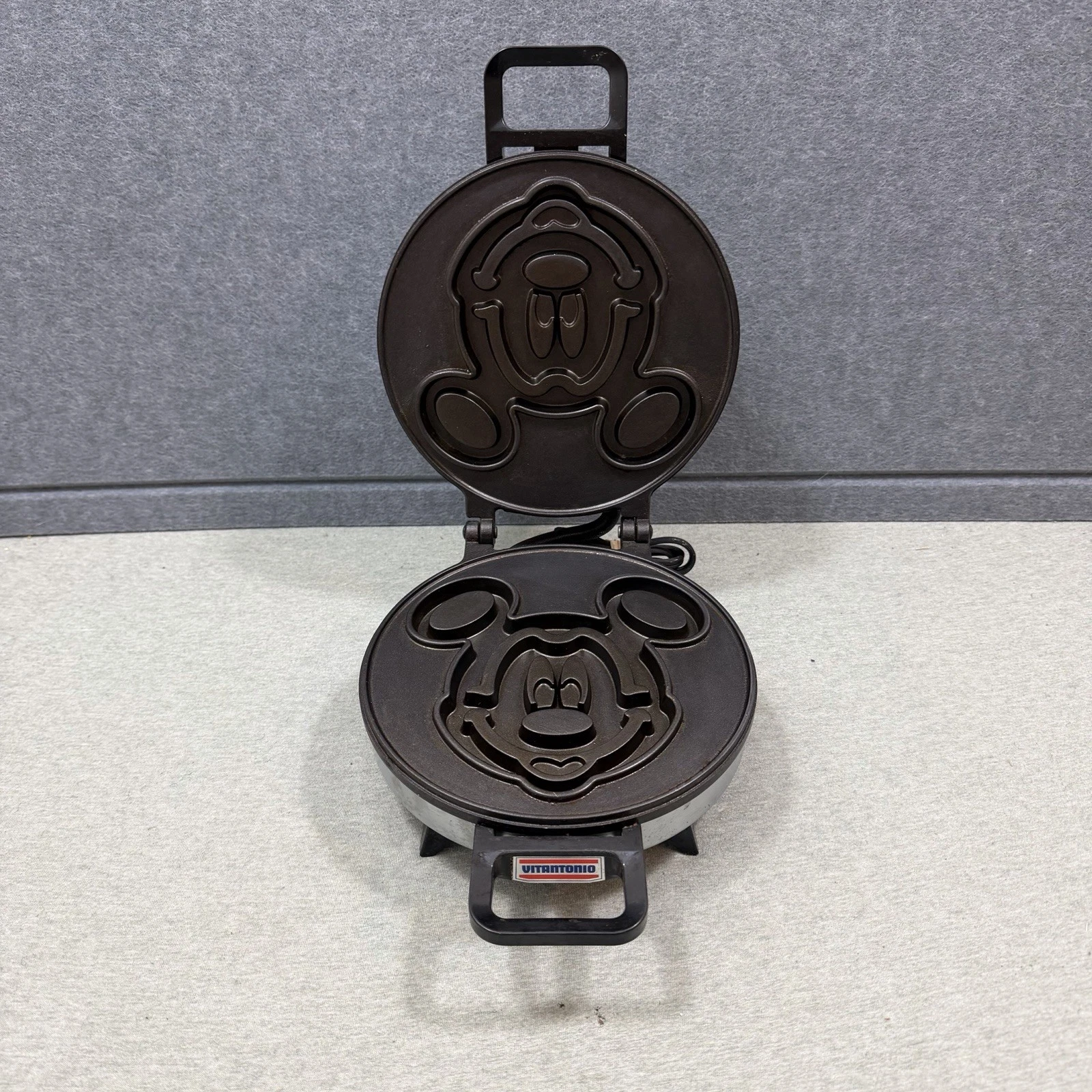 Vintage Vitantonio Mickey's Waffler Disney Mickey Mouse Waffle Maker 950