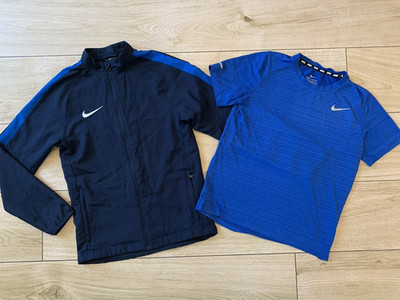 Jungen NIKE Academy TRAININGSANZUG OBERTEIL & Miler T-SHIRT (Alter 10-11)