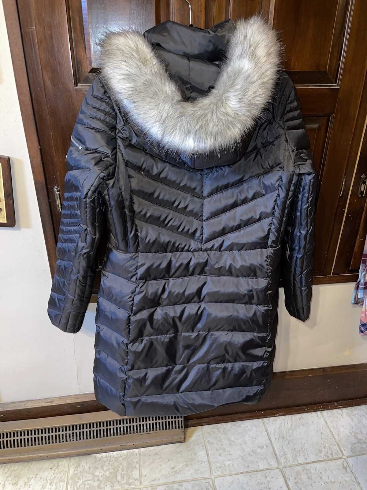 MICHAEL KORS GREY LONG PUFFER COAT W FUR DETACHABLE HOOD— SIZE MEDIUM