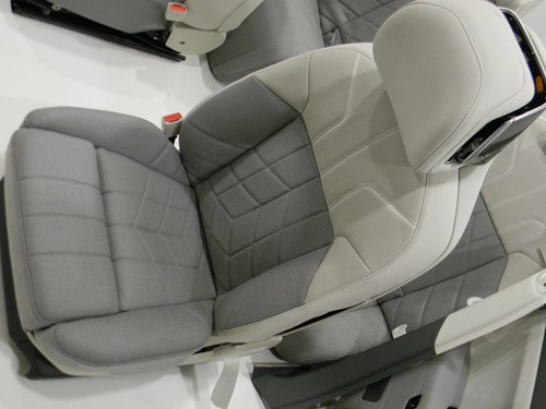 BMW 7er G70 Lederausstattung Komfortsitze B&W Carbon Seats Merino Wh/Light Grey - Picture 10 of 24