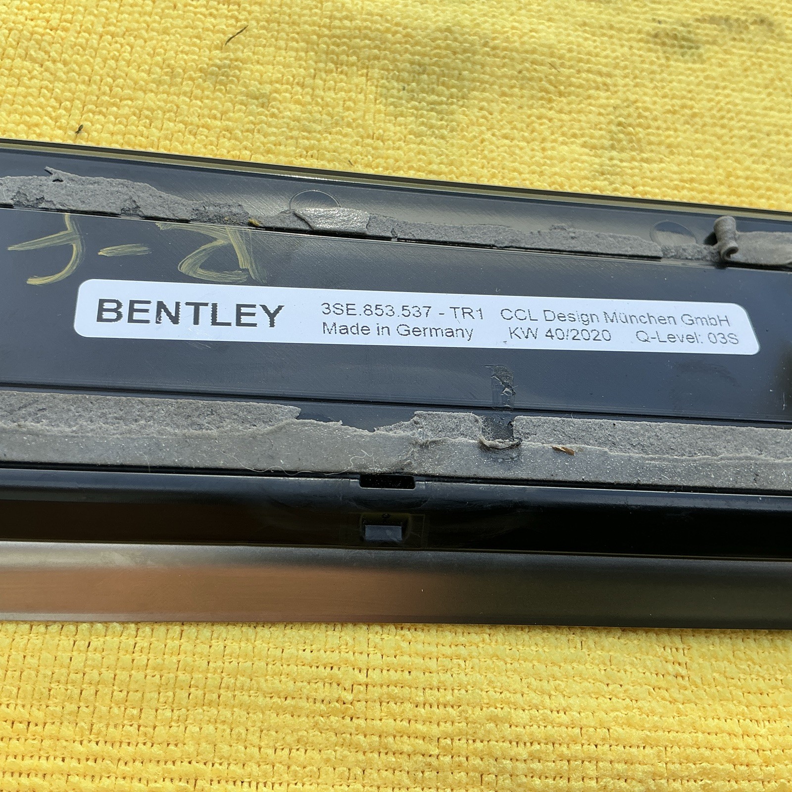 20-24 Bentley Flying Spur  Sill Trim Strip 3SE853537