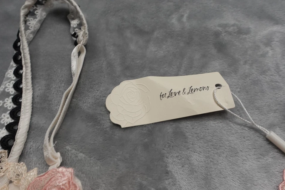 Conjunto de sujetador blanco mediano For Love And Lemons para mujer talla 34DD Foto 3 de 4