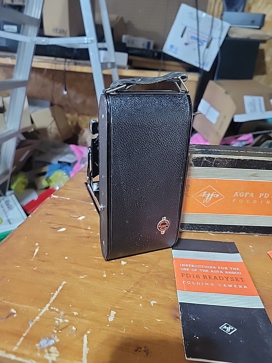 Vintage Agfa Ansco plegable fuelle cámara de película sobre fondo