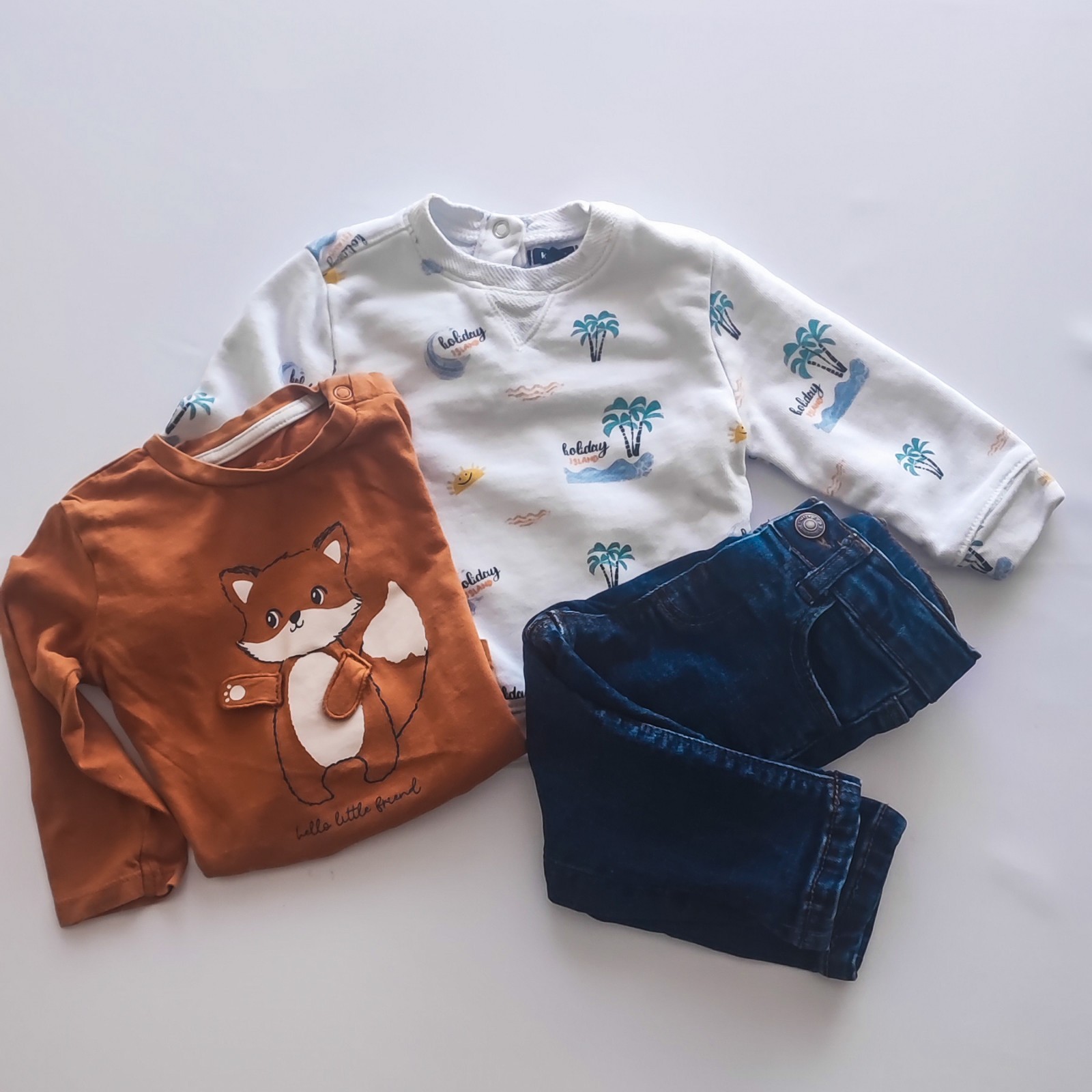 Conjunto Bebé 9M – Kiabi Holiday Island + Raposa + Calças Ganga ZY