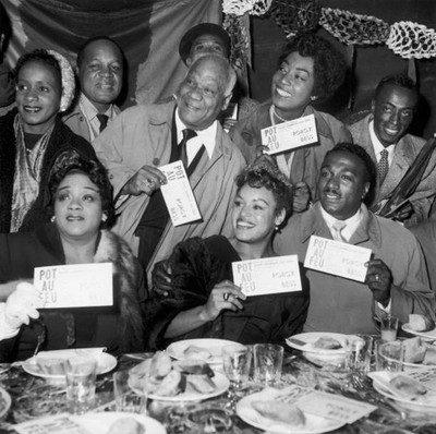 Paris The singers dancers of musical porgy bess eating pot au feu - Old Photo