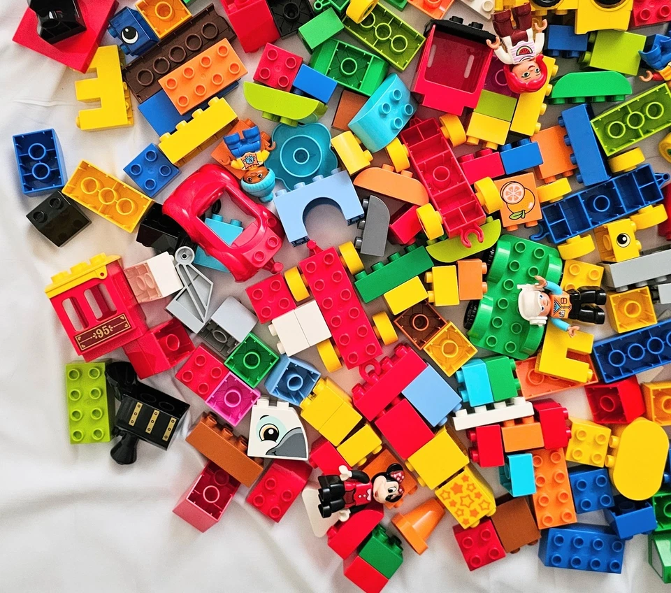 Lego Duplo Lot of 10 Lbs. Various Pieces Parts Bricks Blocks Mini Figures (A5) - Image 4 of 4