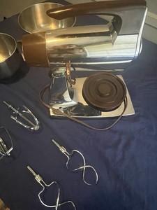 Sunbeam Mixmaster 12-Speed Mixer Vintage Brown Chrome 2 Bowls 4 Beaters Works!