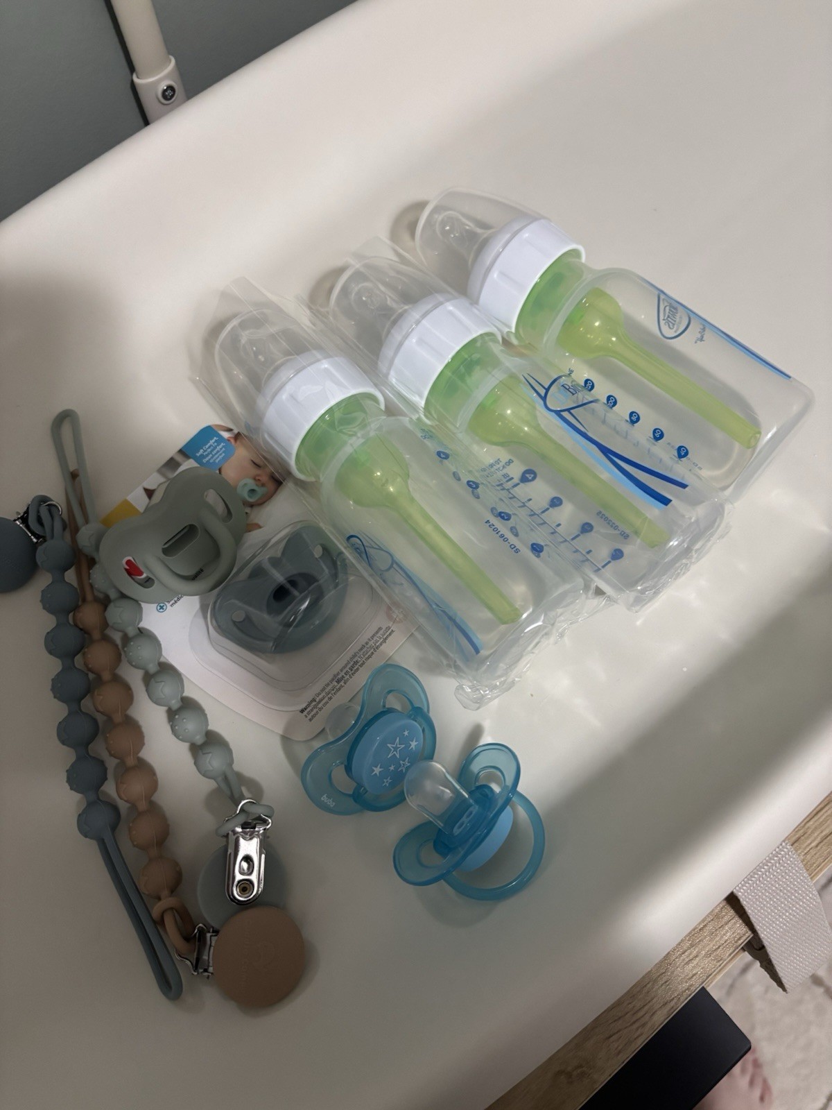 3 Pacifiers 3 Pacifier Clips 0-6 Months