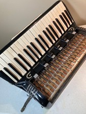 Clavier accordéon pleine grandeur touches blanches et noires