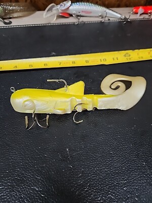 Musky Innovations Bull Dawg Lure 9'' 