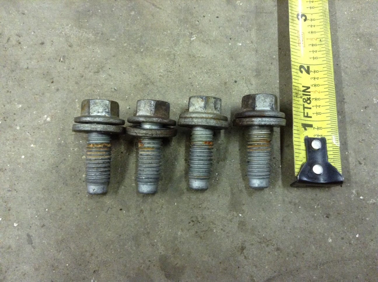 03 04 05 06 07 F250 F350 6.0L 6.0 Diesel Lower Engine Motor Mount Bolt