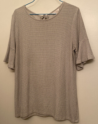 LC Lauren Conrad M Top short sleeve Flutter Sleeve White Black texture Shirt