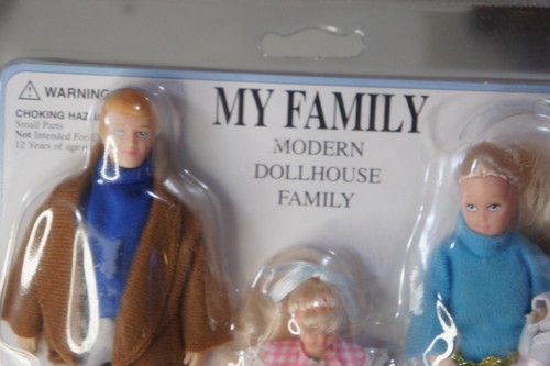 Dollhouse Town Square Miniatures ~ Doll My Family Set of 4 ~ 00010 NEW OPEN BOX - Picture 11 of 16
