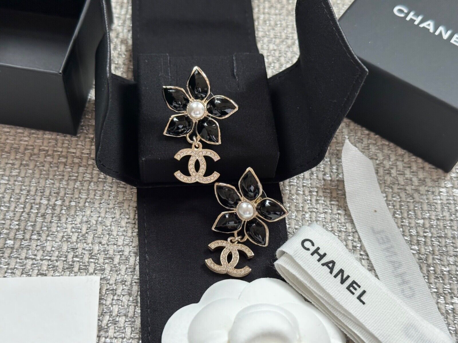MIB 100%AUTH Chanel 22K Black Enamel Flower Cryst… - image 9
