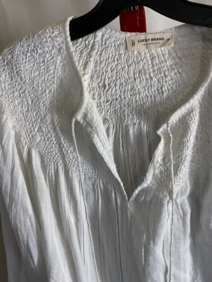 Blusa Camisa Feminina Lucky Brand Costurada Branca Exclusiva XS Extra Pequena - Imagem 4 de 4