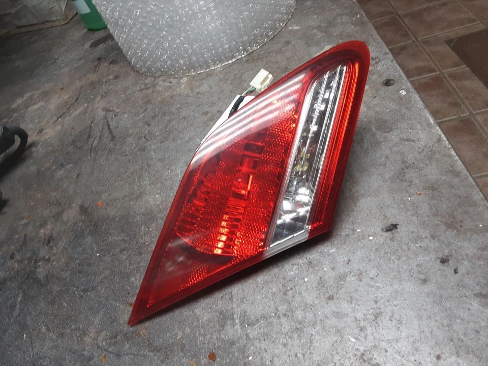 Driver Tail Light From 10/09 Decklid Mounted Fits 05-07 10 AVALON 10311509 - Image 2 of 4