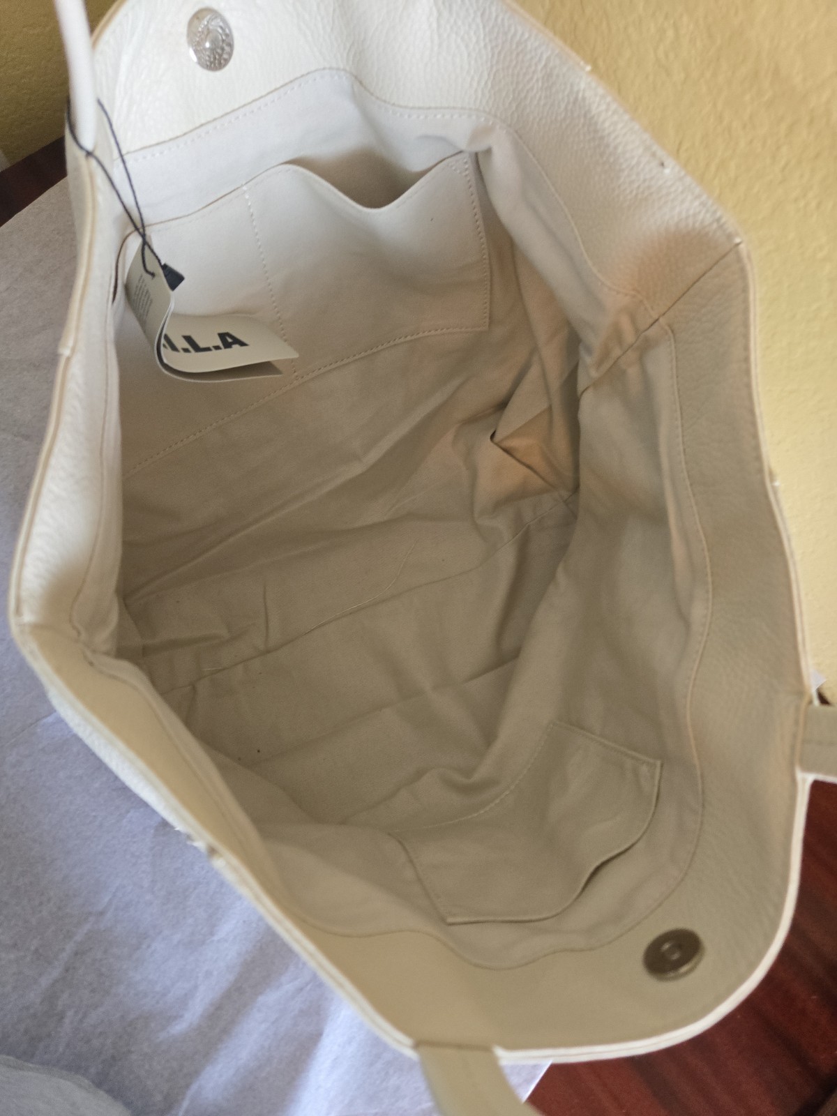 MILA Off-White Pebbled Tote Bag with Pockets — image 10