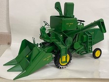 1/16 Scale Ertl Prestige no15195 John Deere 45 Combine Harvester Tractor