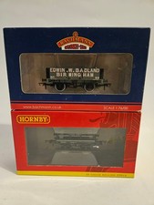 Model Railway Pair - Hornby Shunter R6643C/Bachmann Wagon 37-062A 00 Gauge