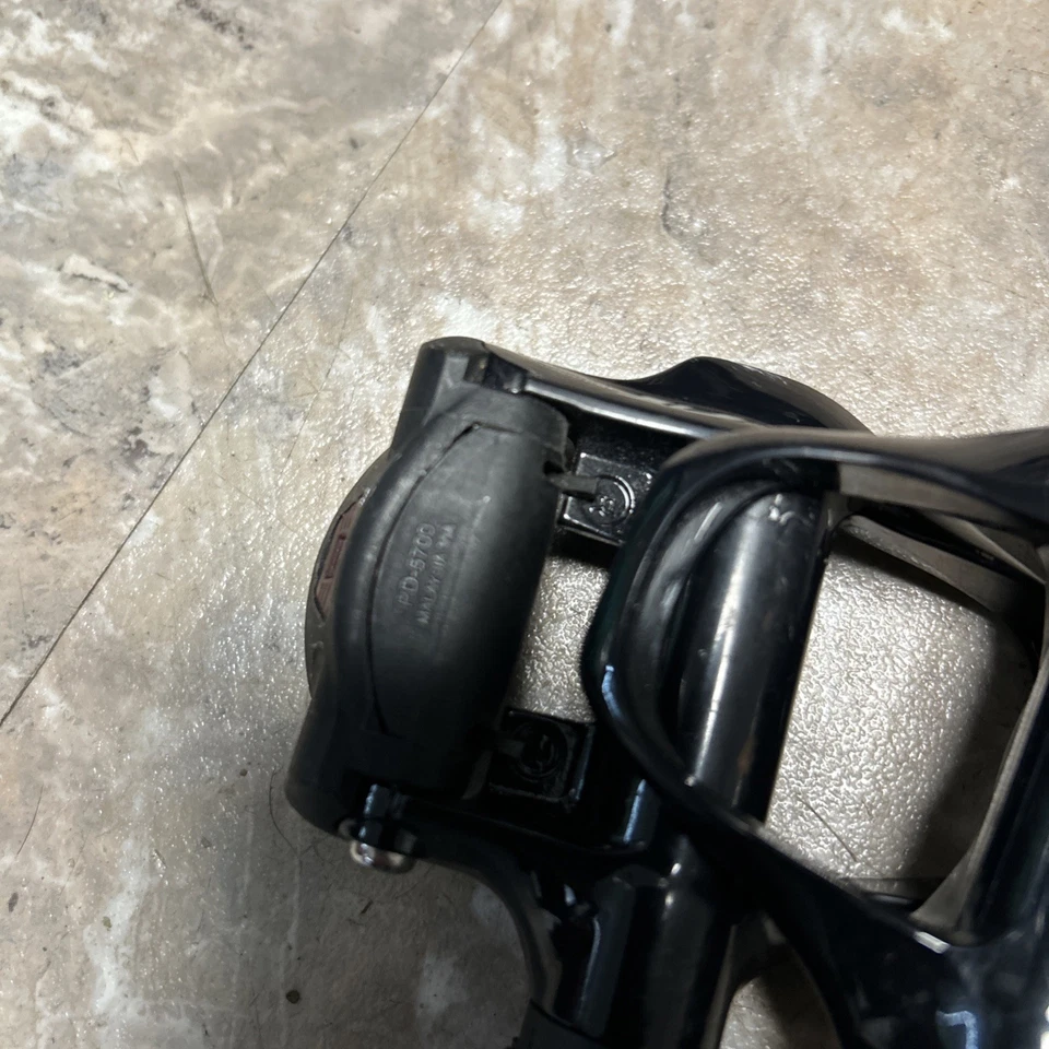 Shimano 105 PD-5700 Pedals Clipless with Cleats - Image 4 of 4