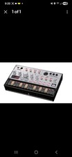 Korg volca bass Keyboard Synthesizer w case