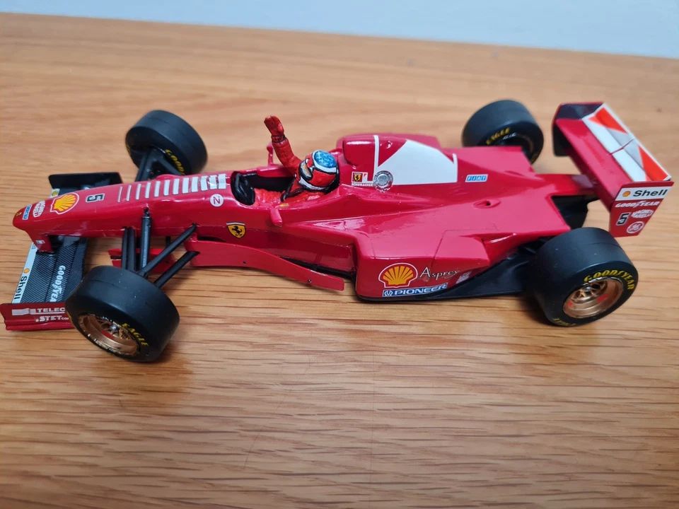 Modelo de coche hecho en F1. Ferrari Team Car, MICHAEL SCHUMACHER'S FERRARI F1 CAR.  Foto 3 de 4
