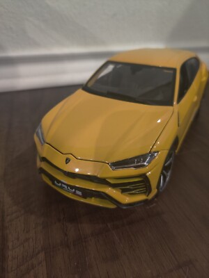 Burago 1/18 Scale Diecast #18-11042 - Lamborghini Urus - Yellow New Without Box