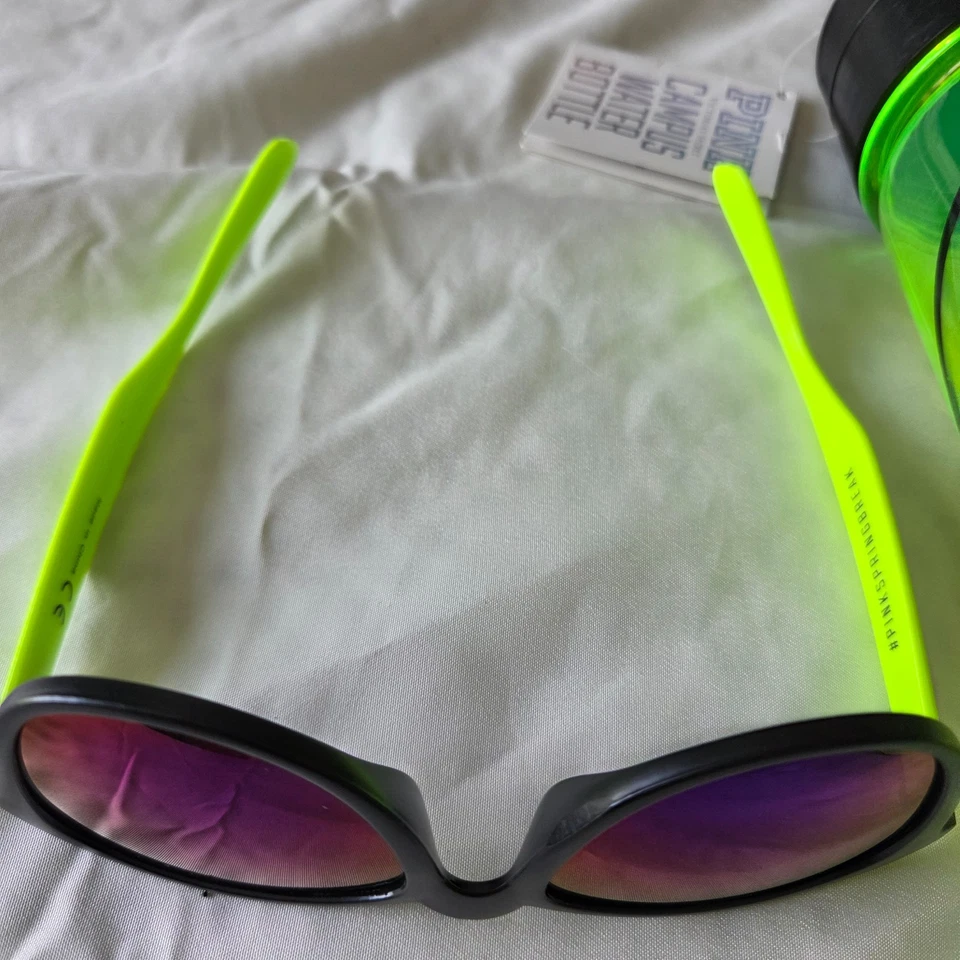 VICTORIAS SECRET PINK SUNGLASSES & CAMPUS WE RUN THE BEACH 24oz WATER BOTTLE NWT - Image 2 of 3
