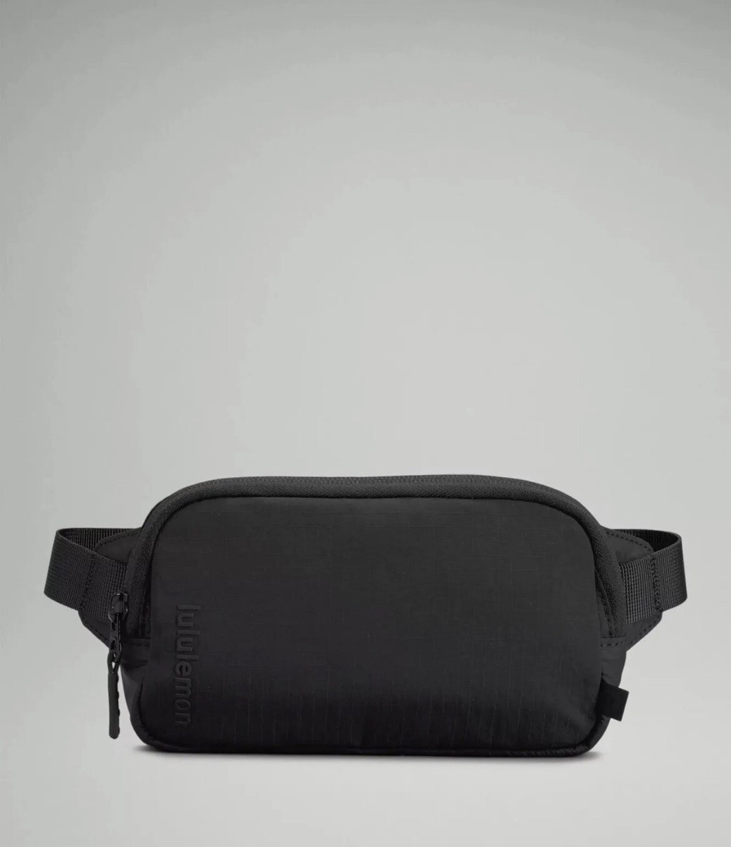 新品未使用ルルレモンBelt Bag NWT Lululemon Mini Belt Bag Black | eBay