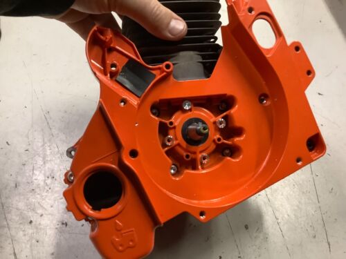 NEW ECHO CS-590 CS 590 TIMBERWOLF CHAINSAW OEM ENGINE / CRANKCASE CYLINDER - Picture 2 of 3